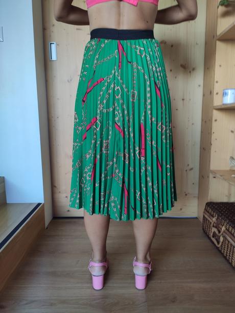 Sukňa plisovaná zelená, veľ. m-l, v páse guma, m
