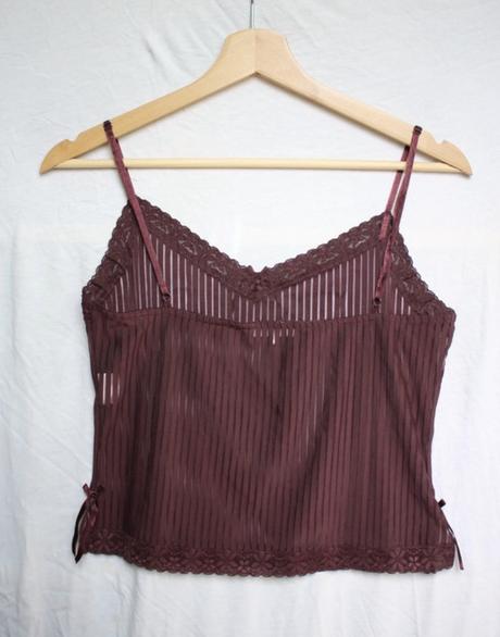 Dámske fialové tielko s čipkou a mašľami, m