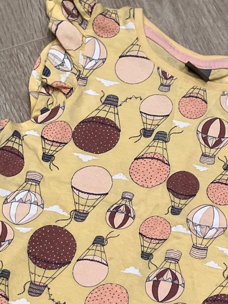 Dievčenské tričko s volánovými rukávmi, 110