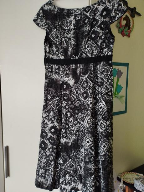 Bieločierne šaty per una m/10, m