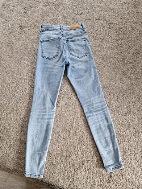 Džínsy, stradivarius,34