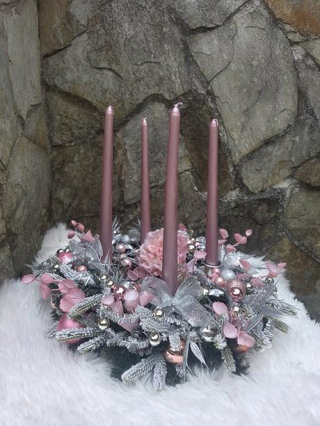 Adventný elegantný svietnik,