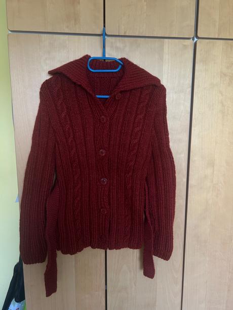 Škoricový ručne robený sveter, 146