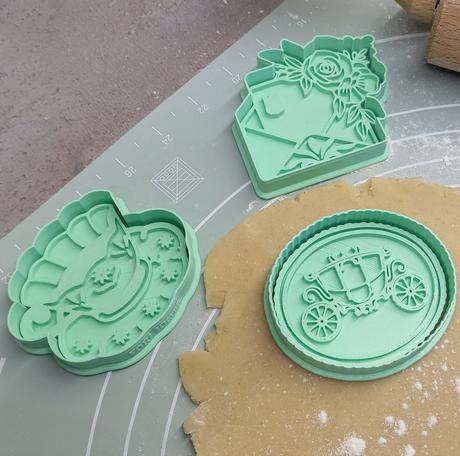 Romantic elegance - vykrajovačky v sete, 