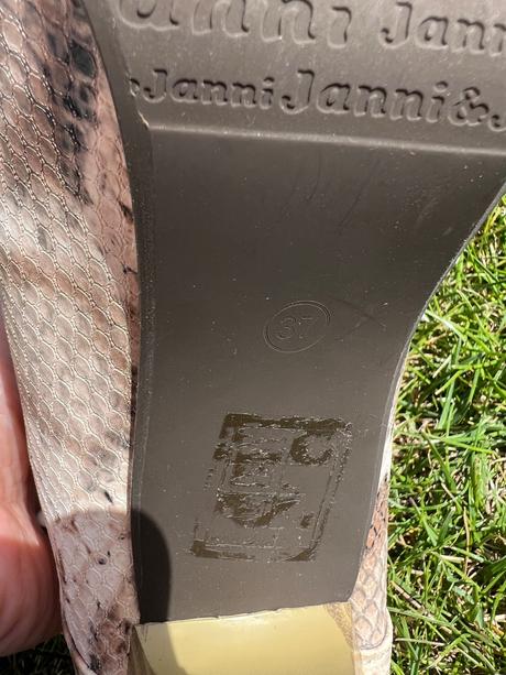 Sandále na podpatku, 37