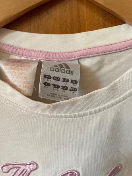 Adidas biele tričko s ružovým vyšitým názvom, adidas,s