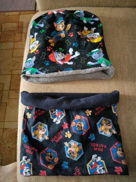 Čiapky a nakrčniky, m