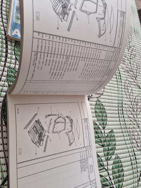 Kniha o škodovkach z r.1983,