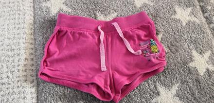 Ružové šortky, 128