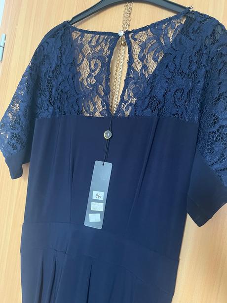 Overal s krajkou, 46