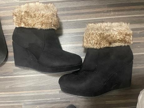 Pekne čižmy s kozusinkou, 38