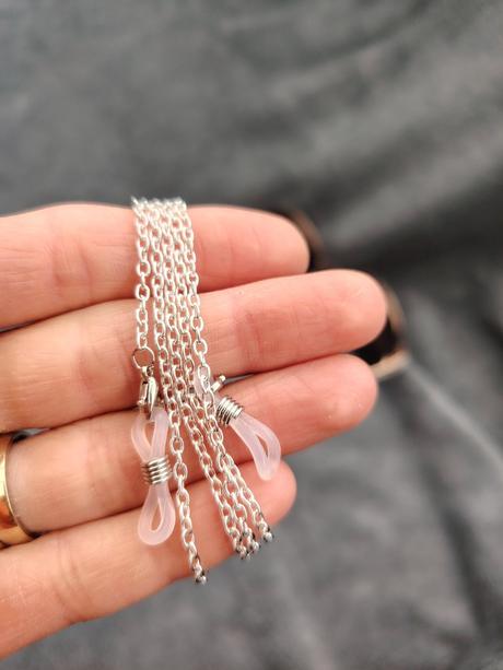 Strieborná ozdobná šnúrka na okuliare, 