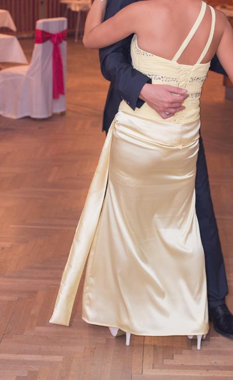 Spoločenské šaty, 38