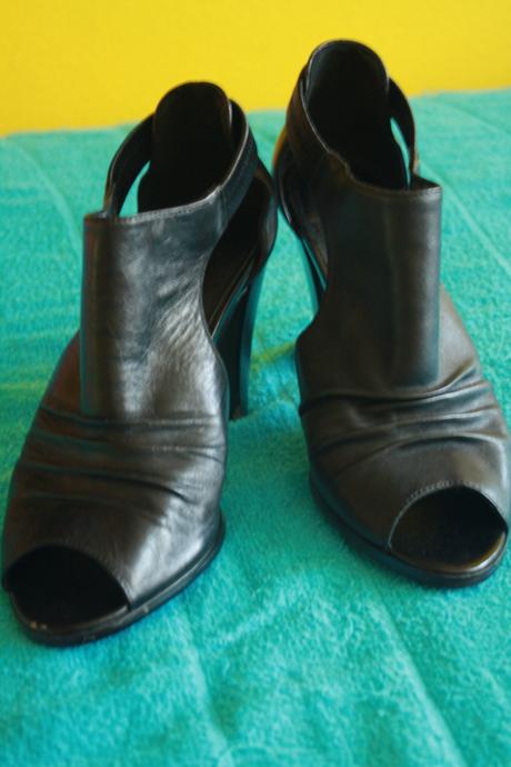 Celokozene topanky na podpetku velk. 39, deichmann,39