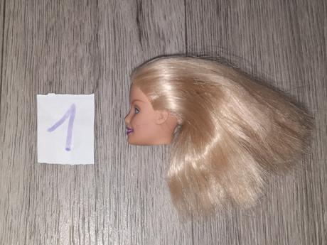 Hlavy barbie bez tela,