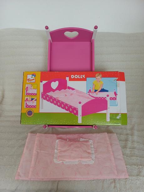 Postieľka pre bábiky, 