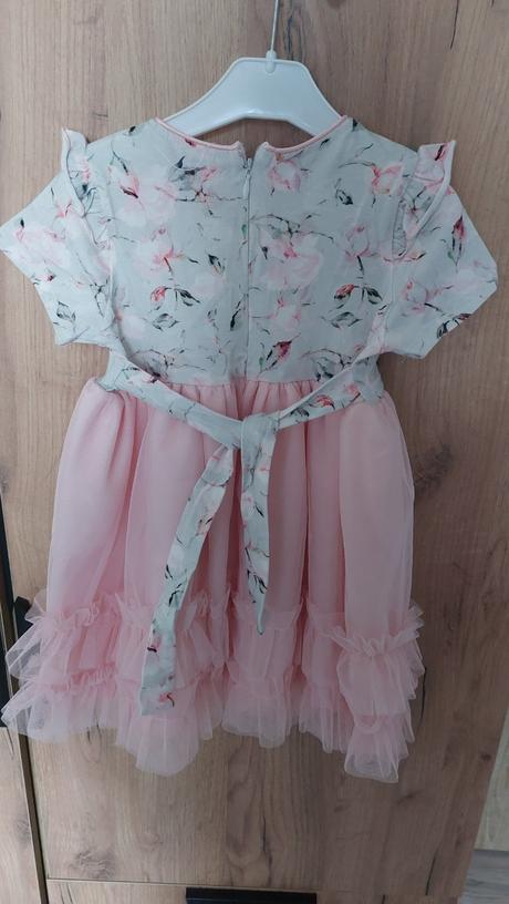 Šaty s čelenkou, 86