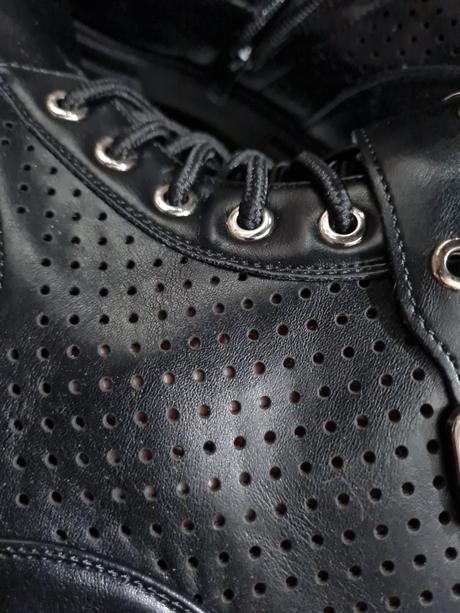 Čierne topánky, 41