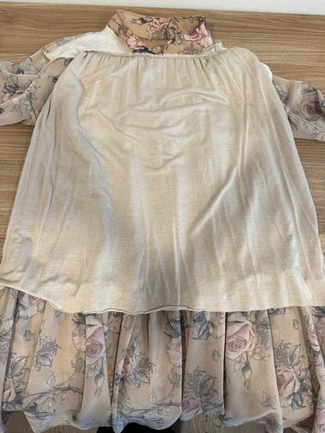 Šaty s kvetinovým vzorom, 