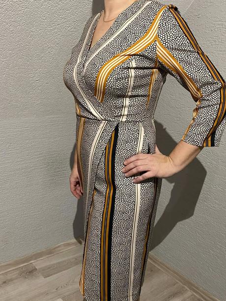 Asymetrické šaty, 40