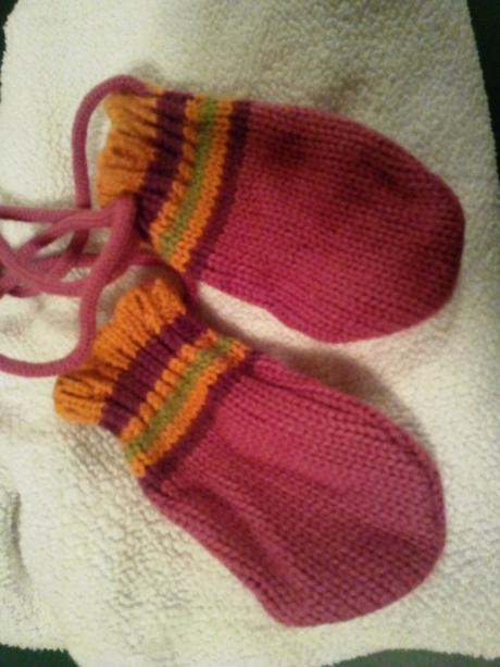 Rukavicky na snurke, 74