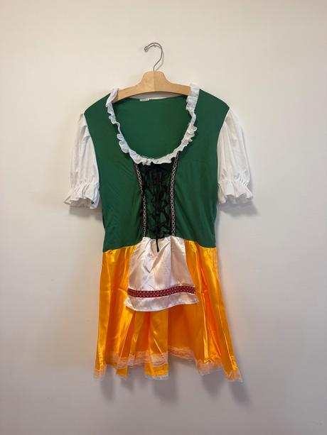 Krásny dievčenský kostým na fašiangy / karneval,