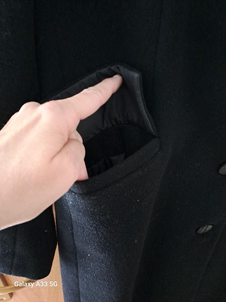 Čierny kabát č.42, 42