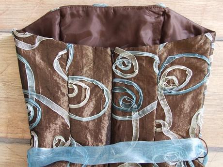 Koktailové šaty, 32