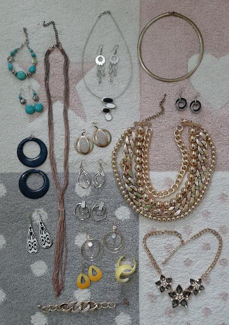 Bizuteria - nahrdelniky a nausnice, 