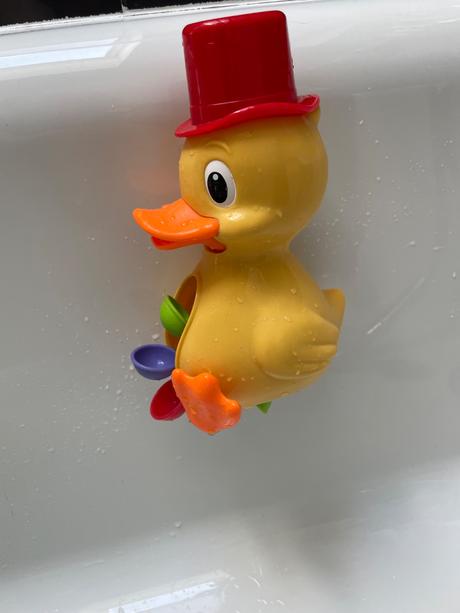 Káčer do vane s kolotočon,