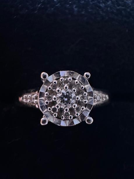 Prsteň z bieleho zlata 14k s diamantmi zn. izlato,