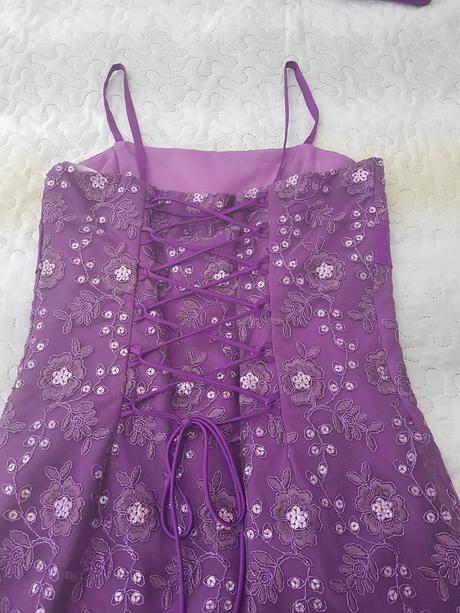 Spolocenske saty, 36