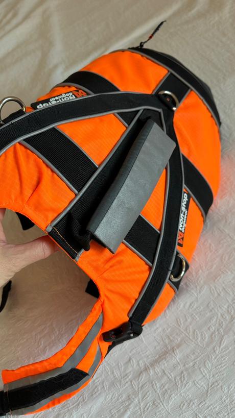 Non-stop plavacia vesta pre psa vel. 6,