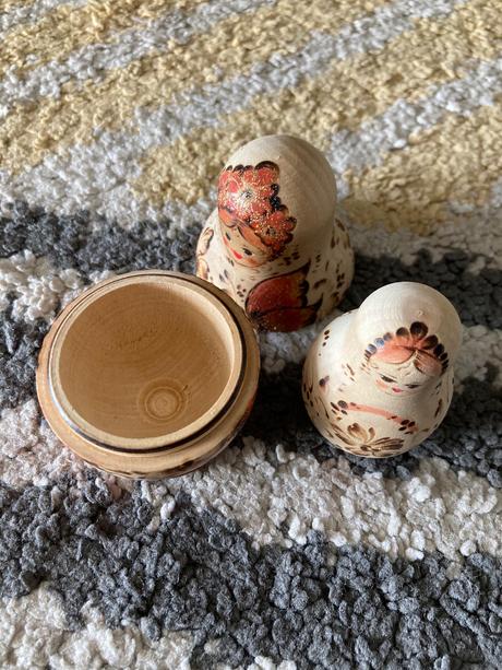 Drevená menšia matrioška, 