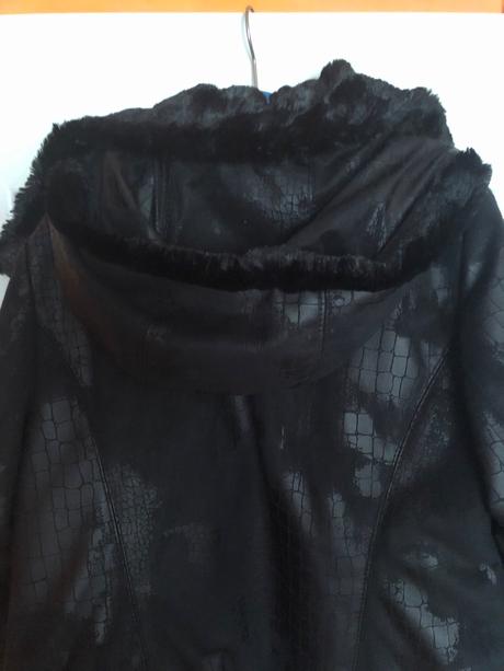 Bunda s kapucnou, 50