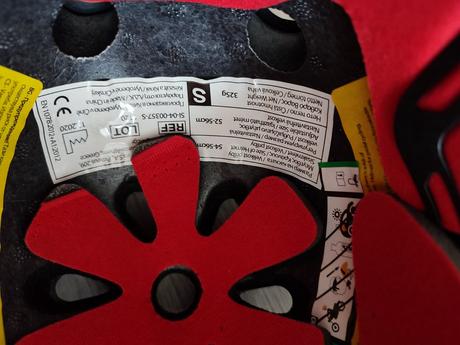 Prilba a chrániče ferrari, s