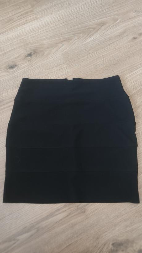 Čierna mini sukňa, amisu,38