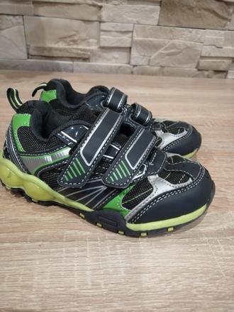 Blikajúce tenisky, 26