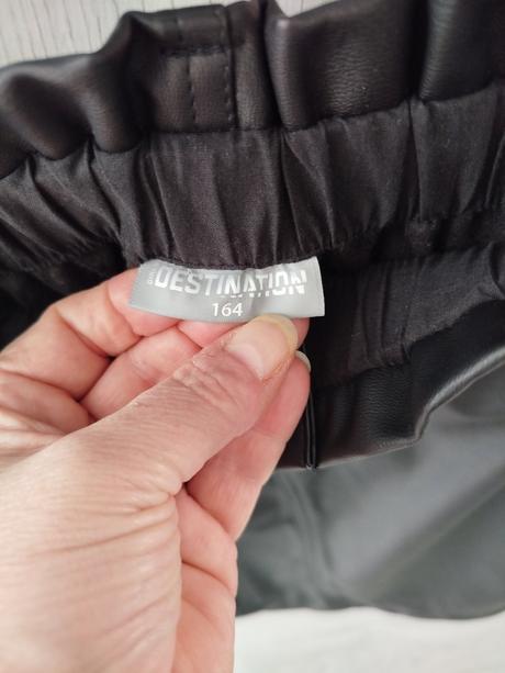 Koženkové sukňa, 164