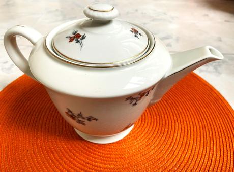 Starožitná porcelánová konvica, 