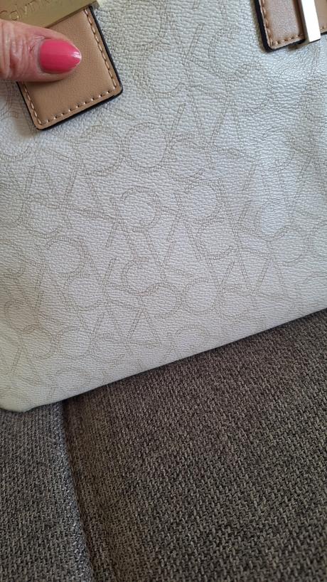 Kabelka 23.5cmx24cm, calvin klein