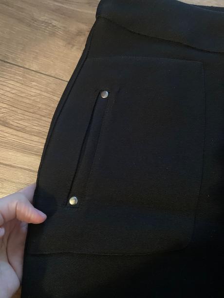 Damska čierna sukňa na zips gate 34, xs