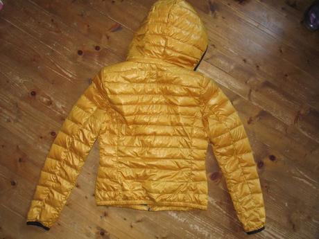 Tenučká prešívaná bundička s kapucňou, stradivarius,s