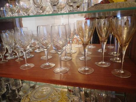 Sklenené poháre poháriky na nožičke,,