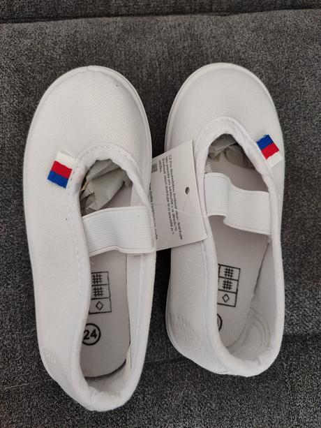 Nové nenosené jarmilky, 24