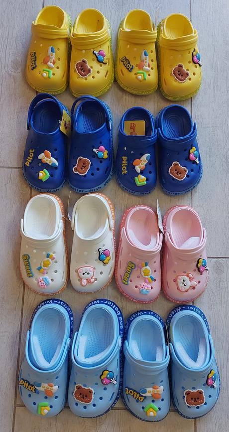 Úplne nové šľapky pre deti č. 26 a č. 28, 26 / 28