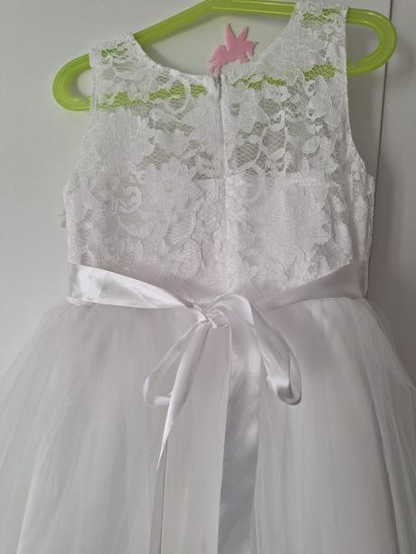 Predám saty velk.140 cm na 1.sv.prijim. a ozdoba, 140