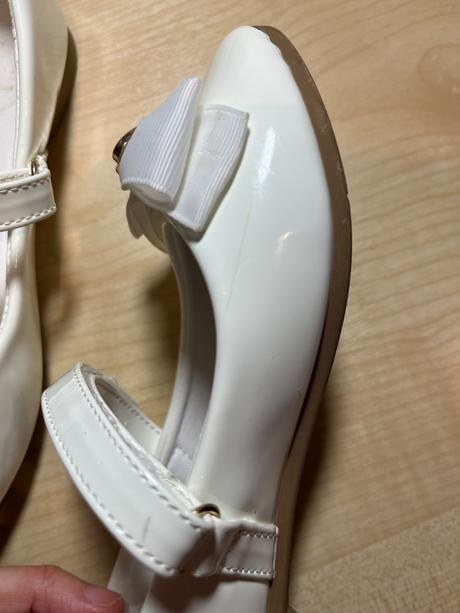 Topánky na prve sv. prijímanie, 31