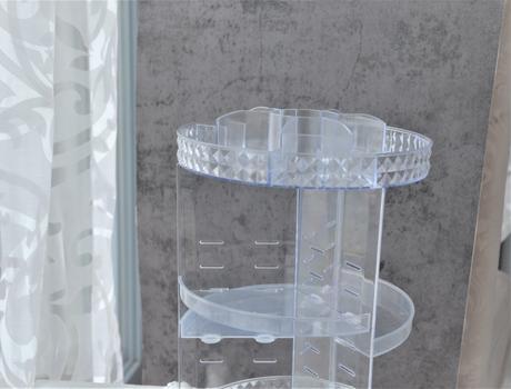 Otočný poschodový kozmetický organizér,