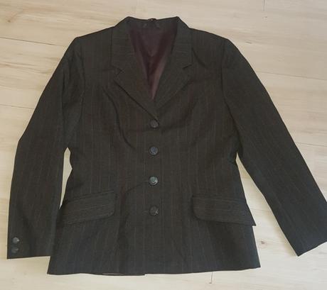 Kostým v odtieňoch zelenej, 42